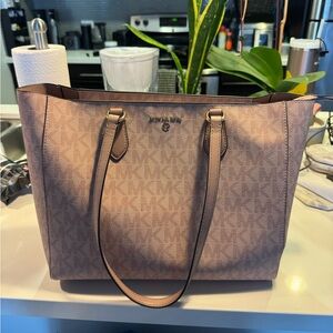 *NEW* Michael Kors Tote